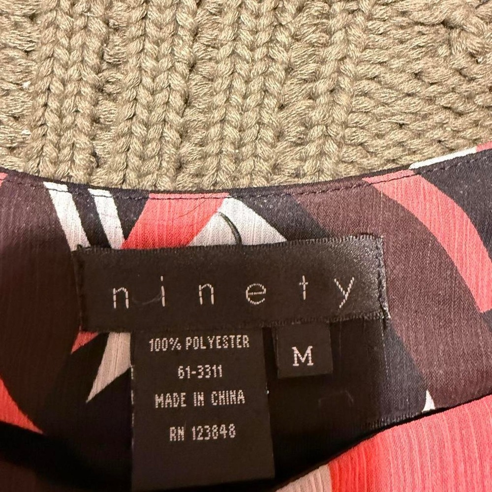 Y2K ninety pink/black graphic print on or off the shoulder top - Picture 6 of 8